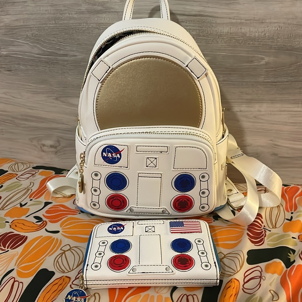 RARE NASA Loungefly Astronaut mini backpack & wallet set 🚀